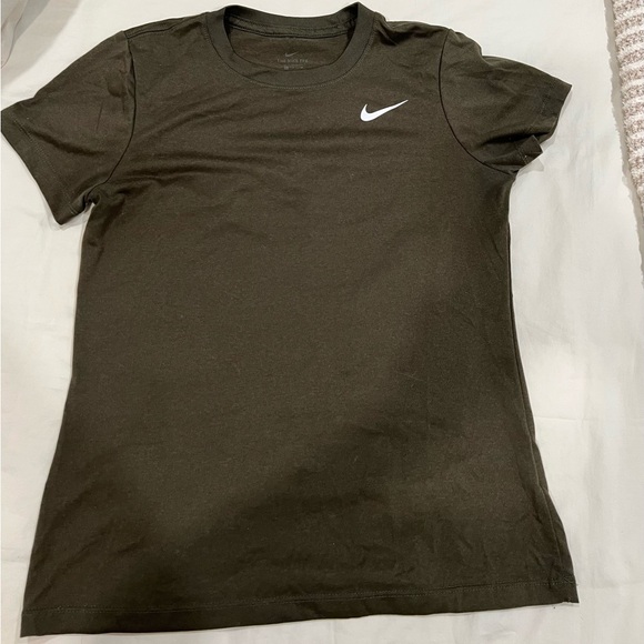 Nike T-Shirt - Picture 1 of 3